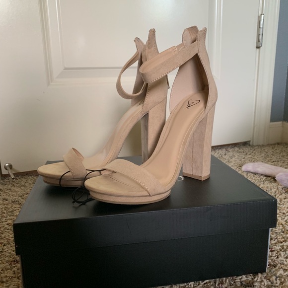 windsor nude heels